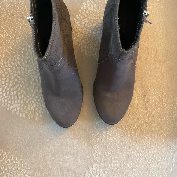 Arizona Jean Company Heeled Boots - Picture 3 of 7